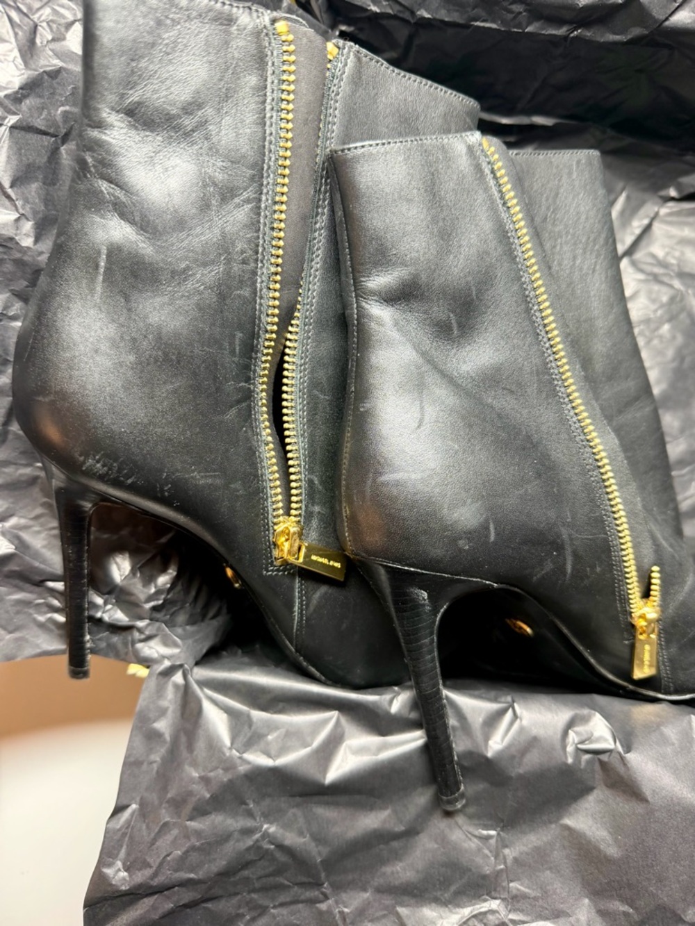 Michael Kors Keke Black Leather Pointed Toe Stiletto Ankle Bootie Gold Zip 8.5M - Picture 4 of 6